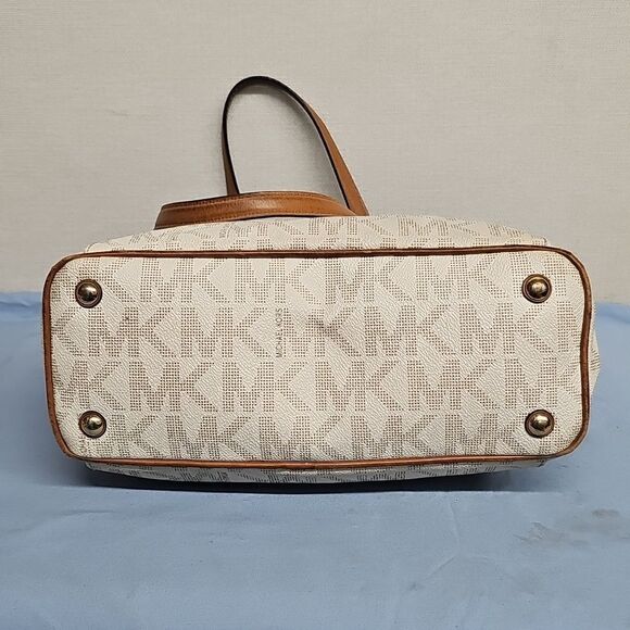 MICHAEL KORS JET SET ZIP TOP TOTE BFPM-07-031 - Picture 5 of 9